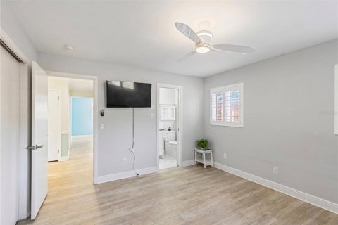 House in Clearwater, Florida 3 bedrooms, 172.61 sq.m. № 2112458 - photo 19