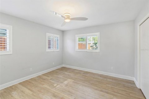 House in Clearwater, Florida 3 bedrooms, 172.61 sq.m. № 2112458 - photo 21