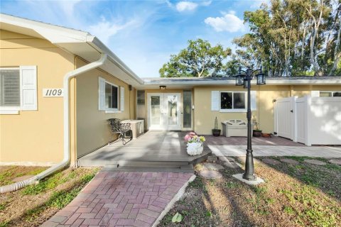 House in Clearwater, Florida 3 bedrooms, 172.61 sq.m. № 2112458 - photo 2