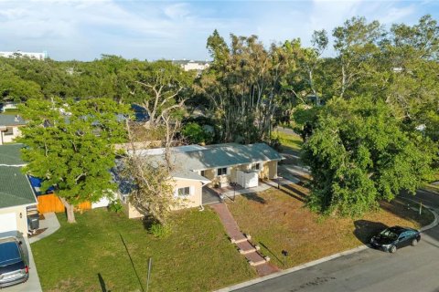 House in Clearwater, Florida 3 bedrooms, 172.61 sq.m. № 2112458 - photo 3