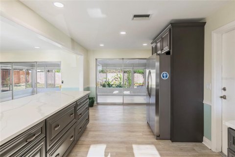 House in Clearwater, Florida 3 bedrooms, 172.61 sq.m. № 2112458 - photo 12