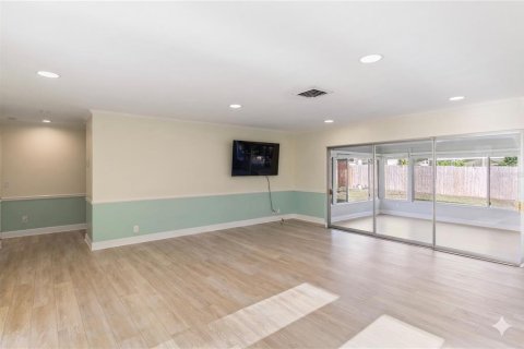 House in Clearwater, Florida 3 bedrooms, 172.61 sq.m. № 2112458 - photo 8