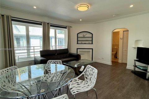 Снять в аренду виллу или дом в Майами-Бич, Флорида 2 спальни, 60.39м2, № 1991405 - фото 3