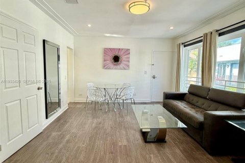 Снять в аренду виллу или дом в Майами-Бич, Флорида 2 спальни, 60.39м2, № 1991405 - фото 1