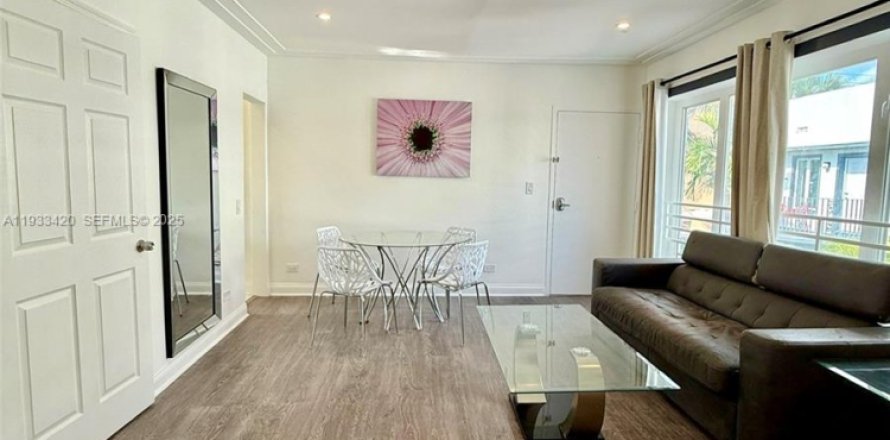 Дом в Майами-Бич, Флорида 2 спальни, 60.39м2 № 1991405