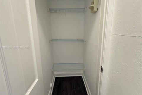 Снять в аренду виллу или дом в Майами-Бич, Флорида 2 спальни, 60.39м2, № 1991405 - фото 10