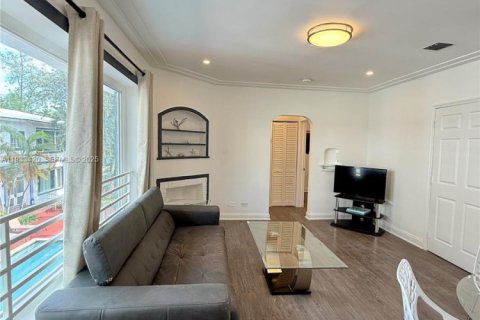 Снять в аренду виллу или дом в Майами-Бич, Флорида 2 спальни, 60.39м2, № 1991405 - фото 2