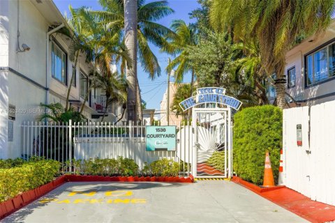 Villa ou maison à louer à Miami Beach, Floride: 2 chambres, 60.39 m2 № 1991405 - photo 16