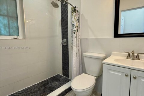 Снять в аренду виллу или дом в Майами-Бич, Флорида 2 спальни, 60.39м2, № 1991405 - фото 11