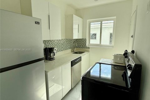 Снять в аренду виллу или дом в Майами-Бич, Флорида 2 спальни, 60.39м2, № 1991405 - фото 4