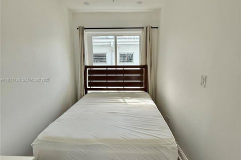 Снять в аренду виллу или дом в Майами-Бич, Флорида 2 спальни, 60.39м2, № 1991405 - фото 9