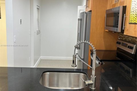 Copropriété à louer à Miami, Floride: 2 chambres, 88.81 m2 № 1947237 - photo 6