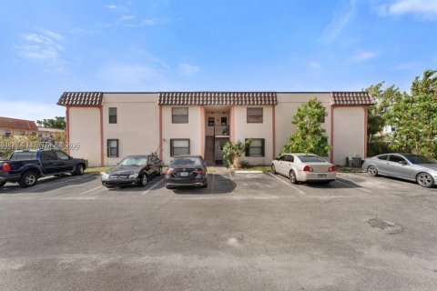 Copropriété à louer à Miami, Floride: 2 chambres, 88.81 m2 № 1947237 - photo 1