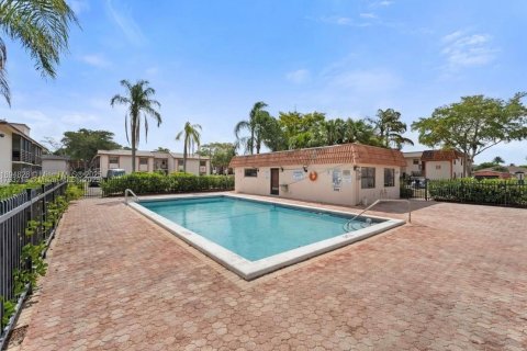 Copropriété à louer à Miami, Floride: 2 chambres, 88.81 m2 № 1947237 - photo 2