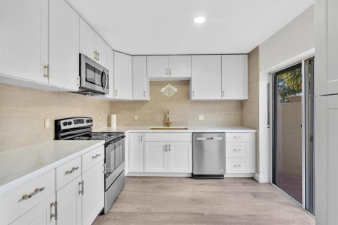 Townhouse in Boca Raton, Florida 2 bedrooms, 107.4 sq.m. № 2246588 - photo 2
