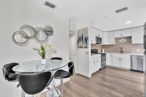 Townhouse in Boca Raton, Florida 2 bedrooms, 107.4 sq.m. № 2246588