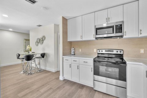 Townhouse in Boca Raton, Florida 2 bedrooms, 107.4 sq.m. № 2246588 - photo 6