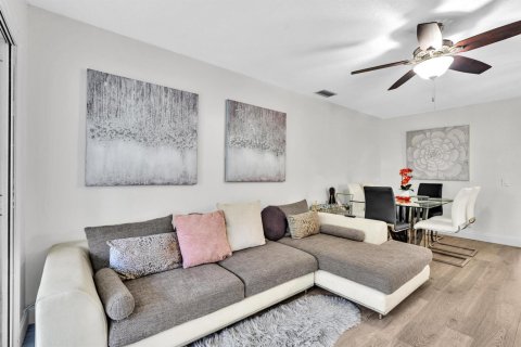 Townhouse in Boca Raton, Florida 2 bedrooms, 107.4 sq.m. № 2246588 - photo 14