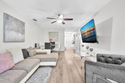 Townhouse in Boca Raton, Florida 2 bedrooms, 107.4 sq.m. № 2246588 - photo 13