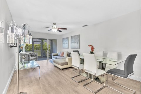 Townhouse in Boca Raton, Florida 2 bedrooms, 107.4 sq.m. № 2246588 - photo 10