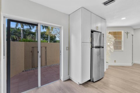 Townhouse in Boca Raton, Florida 2 bedrooms, 107.4 sq.m. № 2246588 - photo 5