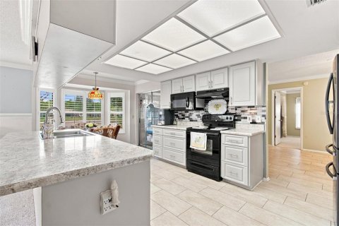 Villa ou maison à vendre à New Port Richey, Floride: 2 chambres, 162.3 m2 № 2314355 - photo 10