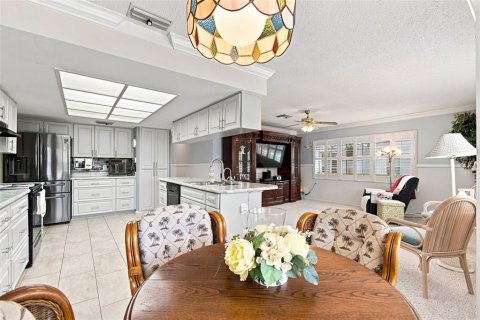 Villa ou maison à vendre à New Port Richey, Floride: 2 chambres, 162.3 m2 № 2314355 - photo 13
