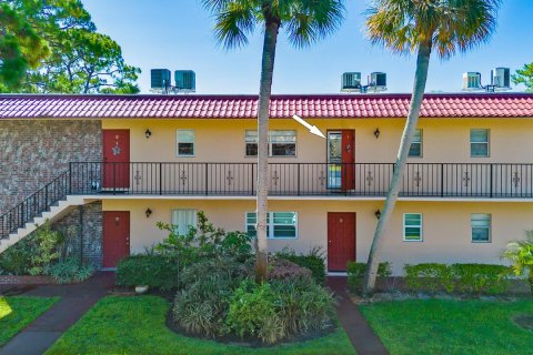 Condo à Stuart, Floride, 2 chambres  № 2272596