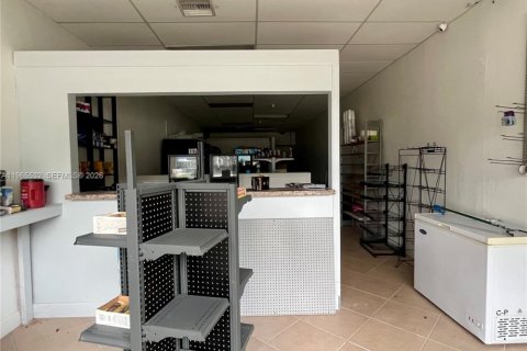 Commercial property in North Miami Beach, Florida № 2081217 - photo 5