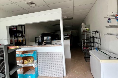 Commercial property in North Miami Beach, Florida № 2081217 - photo 4