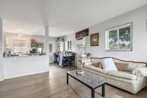 Купить виллу или дом в Лодерхилл, Флорида 3 спальни, 84.73м2, № 2035956 - фото 2