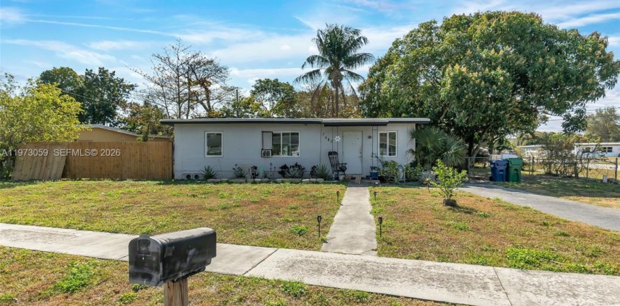 Дом в Лодерхилл, Флорида 3 спальни, 84.73м2 № 2035956