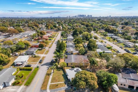 Купить виллу или дом в Лодерхилл, Флорида 3 спальни, 84.73м2, № 2035956 - фото 17