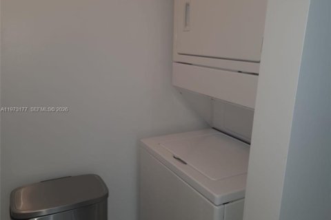 Condo in Miami, Florida, 2 bedrooms  № 2043707 - photo 18