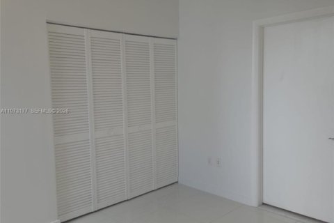 Condo in Miami, Florida, 2 bedrooms  № 2043707 - photo 17