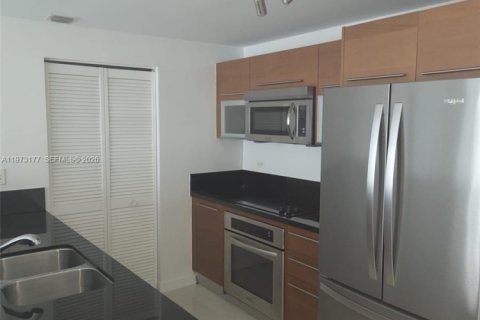 Condo in Miami, Florida, 2 bedrooms  № 2043707 - photo 6
