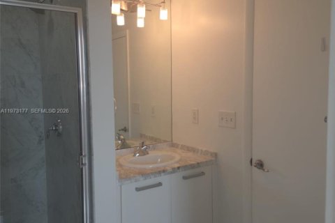 Condo in Miami, Florida, 2 bedrooms  № 2043707 - photo 16
