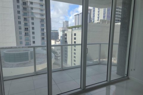 Condo in Miami, Florida, 2 bedrooms  № 2043707 - photo 2