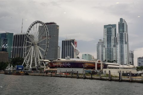 Condo in Miami, Florida, 2 bedrooms  № 2043707 - photo 26