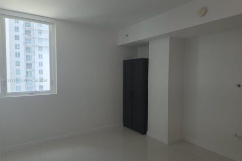 Condo in Miami, Florida, 2 bedrooms  № 2043707 - photo 11