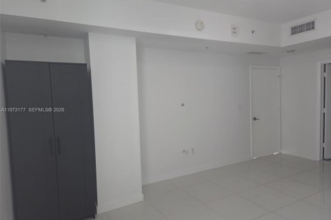 Condo in Miami, Florida, 2 bedrooms  № 2043707 - photo 12