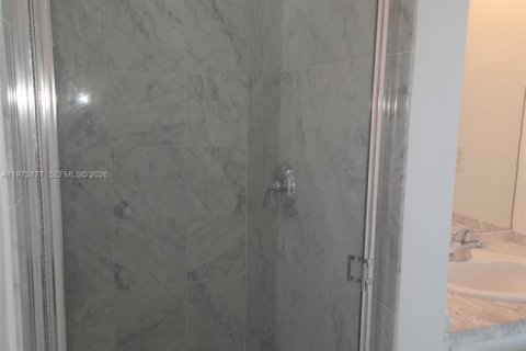 Condo in Miami, Florida, 2 bedrooms  № 2043707 - photo 15