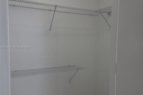 Condo in Miami, Florida, 2 bedrooms  № 2043707 - photo 19