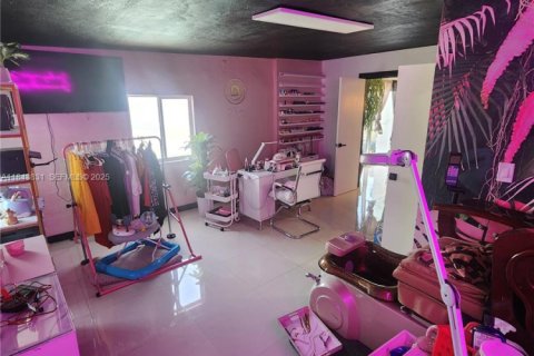 House in Lauderdale Lakes, Florida 3 bedrooms, 179.77 sq.m. № 2037708 - photo 25