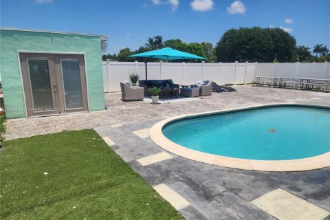 House in Lauderdale Lakes, Florida 3 bedrooms, 179.77 sq.m. № 2037708 - photo 29