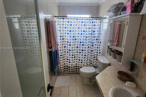 House in Lauderdale Lakes, Florida 3 bedrooms, 179.77 sq.m. № 2037708 - photo 22