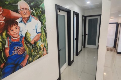 House in Lauderdale Lakes, Florida 3 bedrooms, 179.77 sq.m. № 2037708 - photo 20