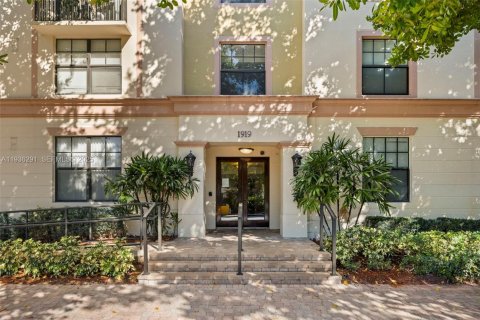 Condo in Hollywood, Florida, 2 bedrooms  № 1994196 - photo 24