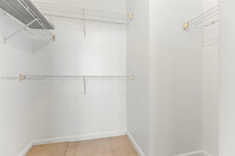 Condo in Hollywood, Florida, 2 bedrooms  № 1994196 - photo 16