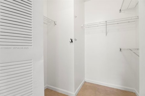 Condo in Hollywood, Florida, 2 bedrooms  № 1994196 - photo 21